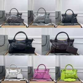 Picture of Balenciaga Handbags _SKUfw209122819fw